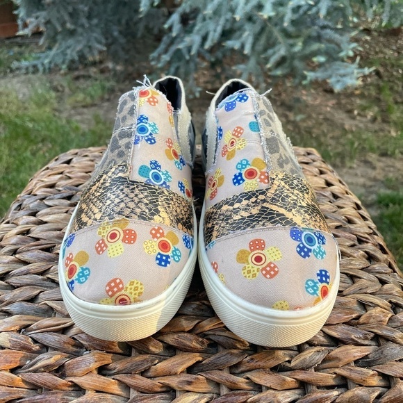Patchwork Floral Leopard Canvas Slip On Fashion Sneakers. Women size 9 - Picture 2 of 7